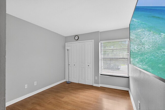 Building Photo - Cozy 3 Bedroom Available in Tampa!