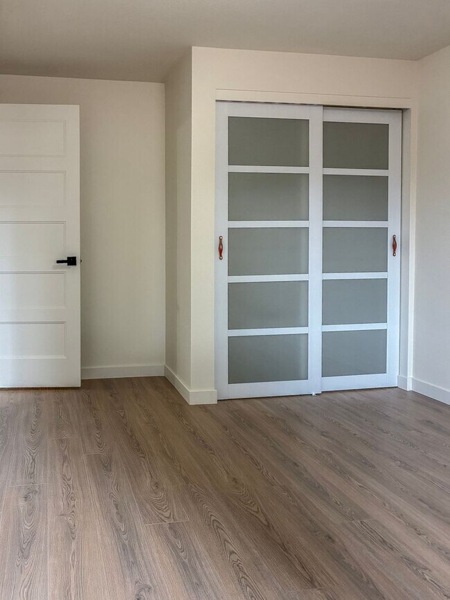 Building Photo - 3 Bedroom 2 Bath in Scappoose- Do Not Miss...