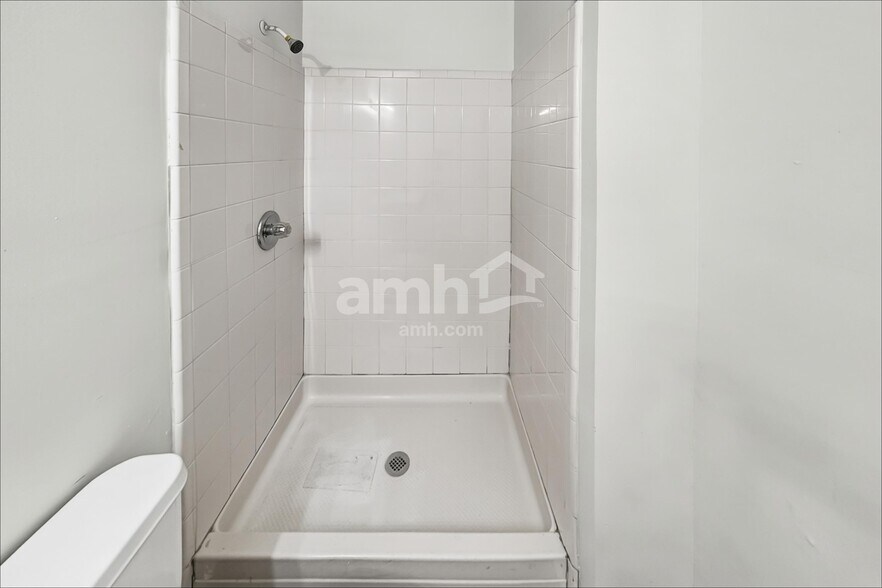 Building Photo - 4238 Zephyrhills Dr