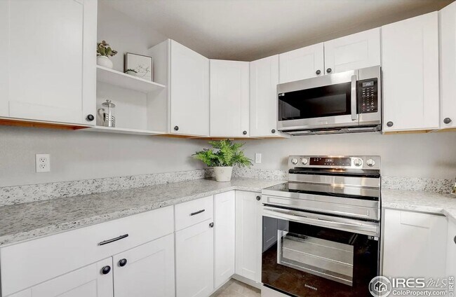 Building Photo - 4 Bedroom Single Family Home in Denver