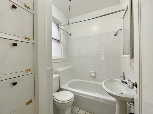 Building Photo - 440 Hyde St