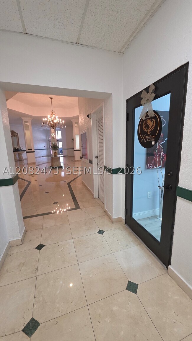 Building Photo - 1301 NE Miami Gardens Dr