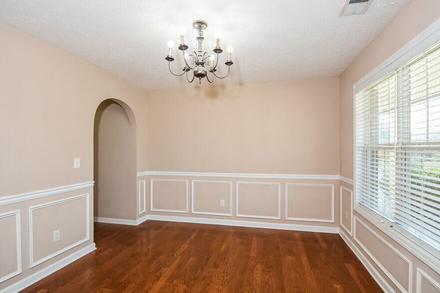 Building Photo - 217 E Skyline View