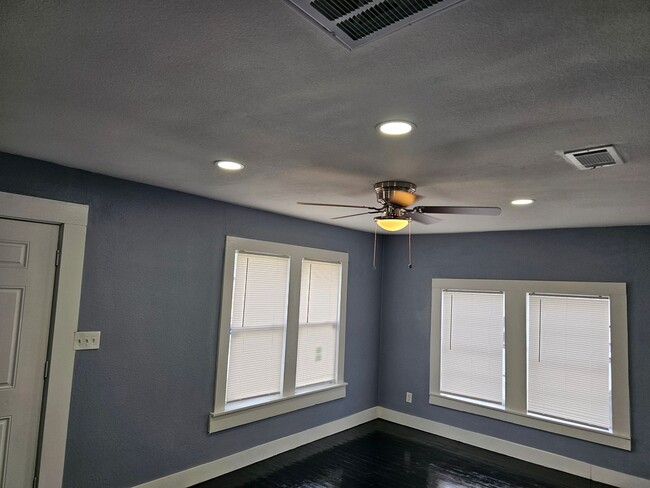Building Photo - 2 bedroom house for rent in Downtown Killeen