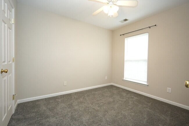 Building Photo - Charming 3-Bedroom, 3-Bathroom Townhome