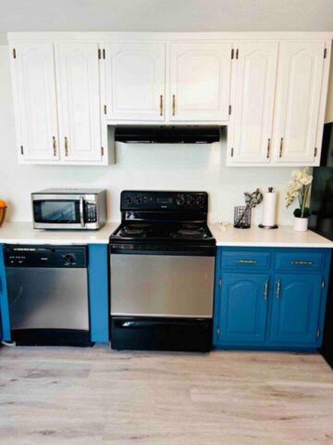 Kitchen - 779 McLendon Dr