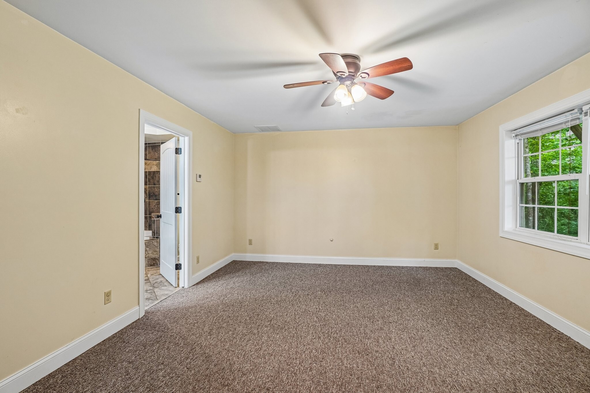 Building Photo - 166 Mount Royal Dr