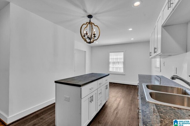 Building Photo - 305 Sterrett Ave