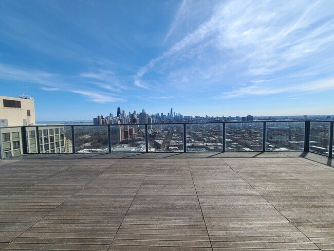 Building Photo - 2400 N Lakeview Ave