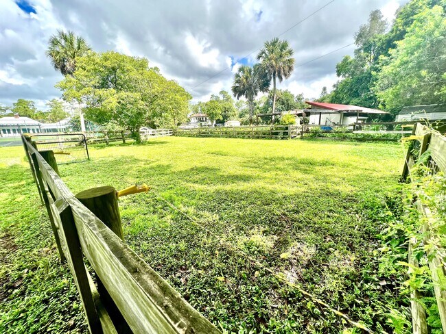 Building Photo - 636 Rambling Dr Cir