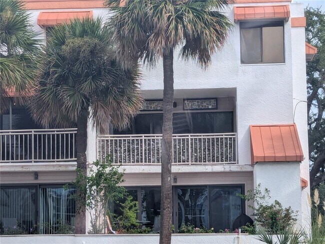 Building Photo - 2424 W Tampa Bay Blvd