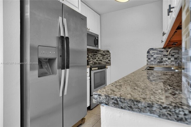 Building Photo - 8302 SW 103rd Ave