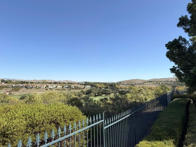 Building Photo - Former Model Home in Desirable Bridges Com...