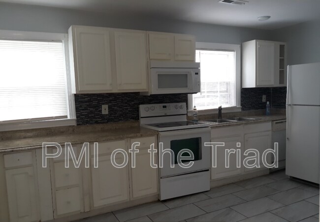 Building Photo - 2716 Ivy Ave