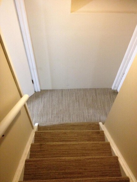 Building Photo - 17 Unger Ln