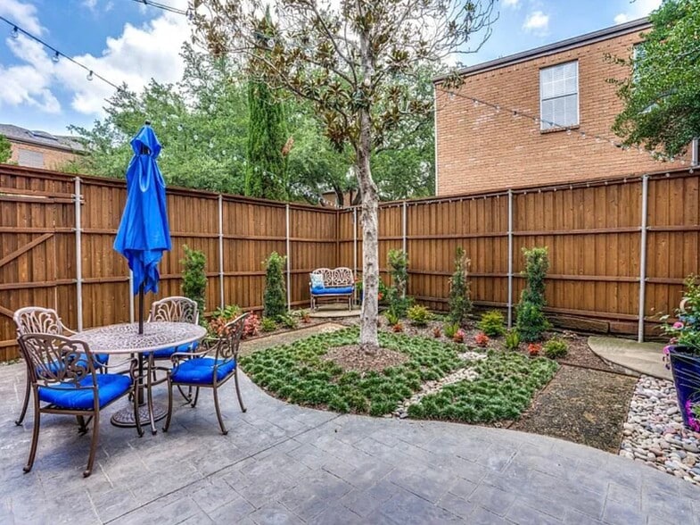 Patio with Party lights - 5734 Remington Park Sq