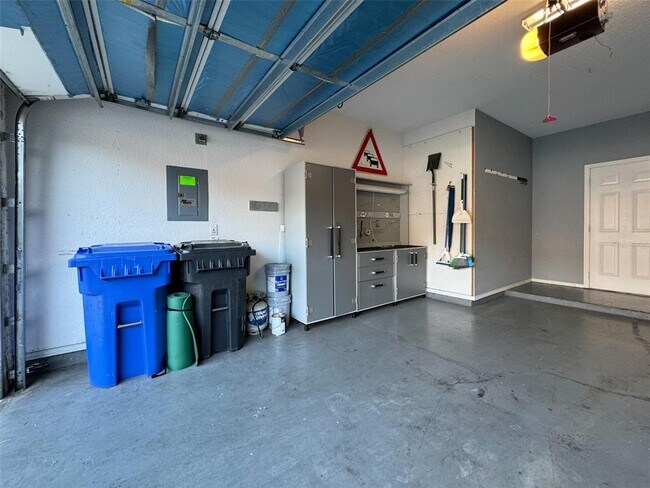 Building Photo - 16305 Fairford Palms Ct