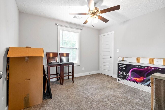 Building Photo - 180 Sambar Dr