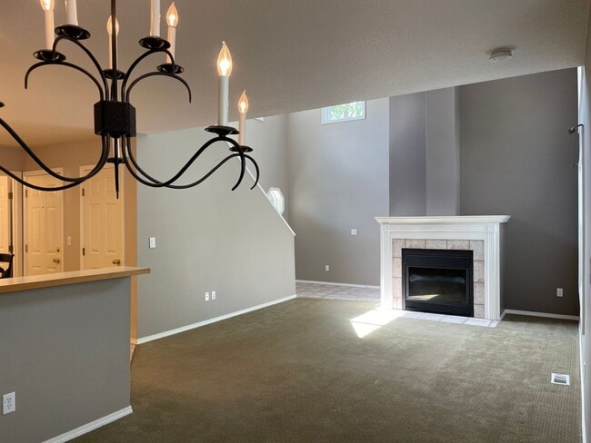 Building Photo - Beautiful and Well Maintained 2 Bed and 2....