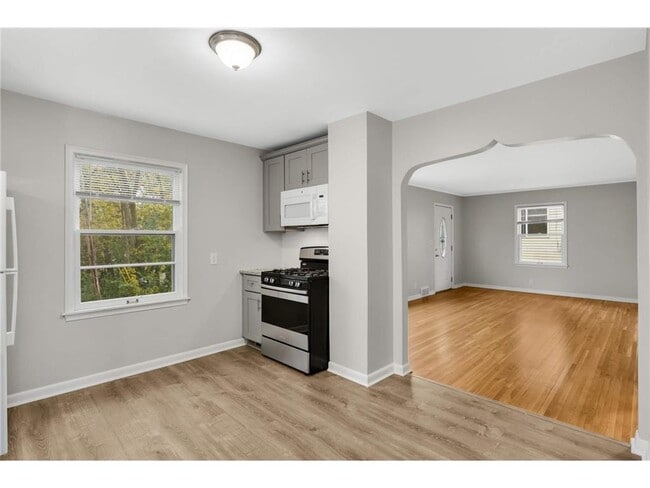 Building Photo - 2336 Ives Ln N