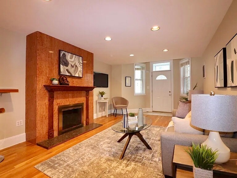 Primary Photo - 352 Tappan St