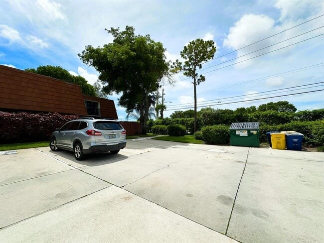Building Photo - 1545 Augusta Cir