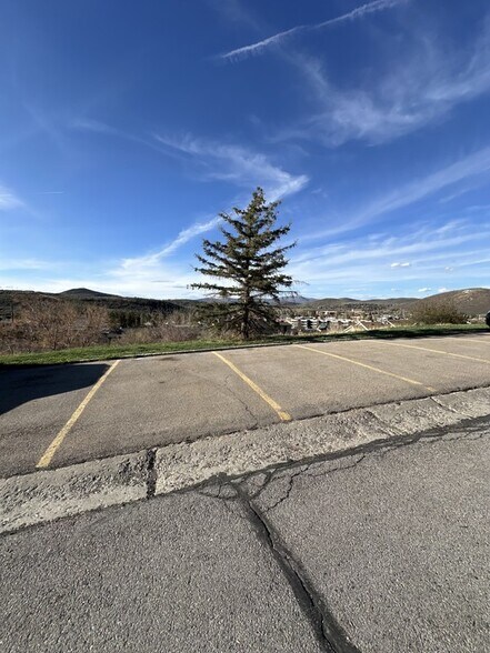 Building Photo - 1660 Upper Iron Horse Loop Rd