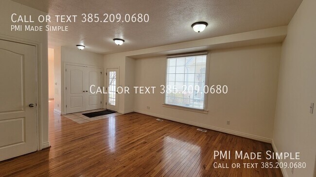 Building Photo - 3042 E Somerset Dr