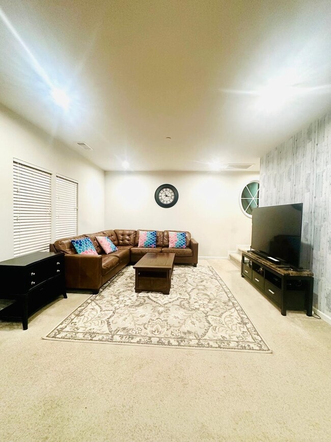 Building Photo - 2048 Oglethorpe Dr
