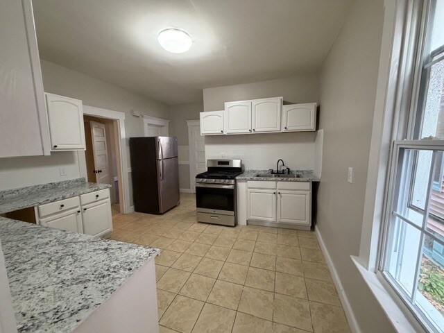 Building Photo - 81 Lilac St