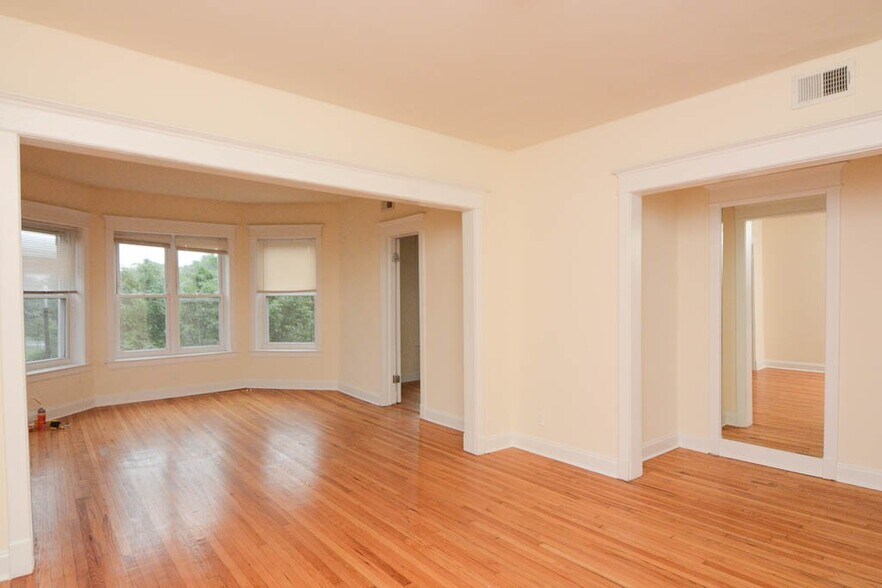Building Photo - 1524 N Kedzie Ave