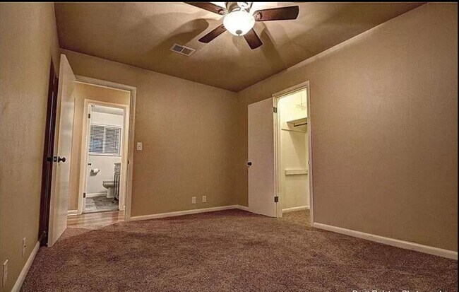Building Photo - Available August 1st!  3-Bedroom, 1-Bathroom Home, Near Downtown Fayetteville