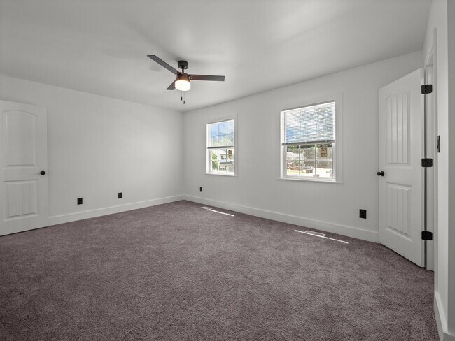 Building Photo - 635 Myrtlewood Cir