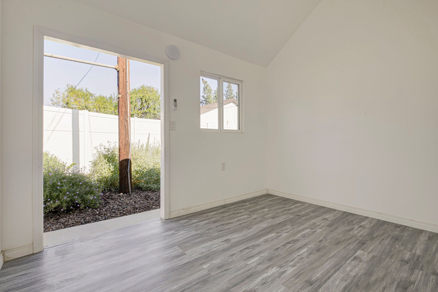 Building Photo - 10499 Yolanda Ave