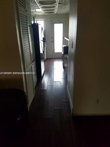 Building Photo - 1430 NE 170th St