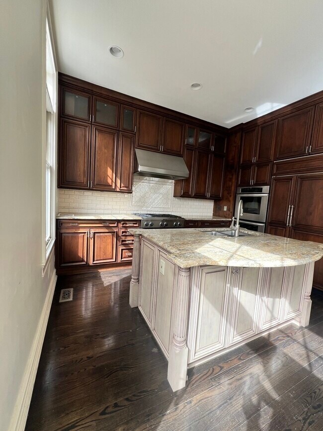 Building Photo - 2008 S Calumet Ave