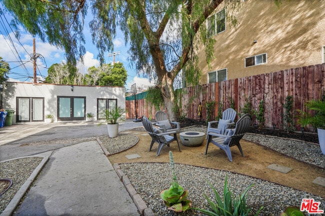 Building Photo - 1091 S Mansfield Ave