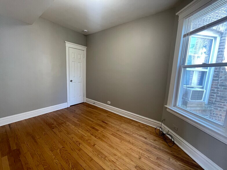 Building Photo - 6740 S Saint Lawrence Ave