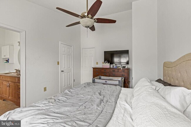 Building Photo - This beautiful 3-bedroom townhome is nestl...