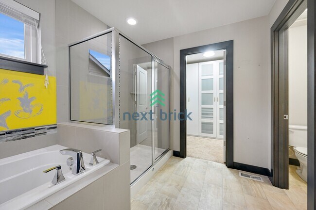 Building Photo - Stunning 3 Beds and 3 Bath Single Family with additional office space and entertainment room read...