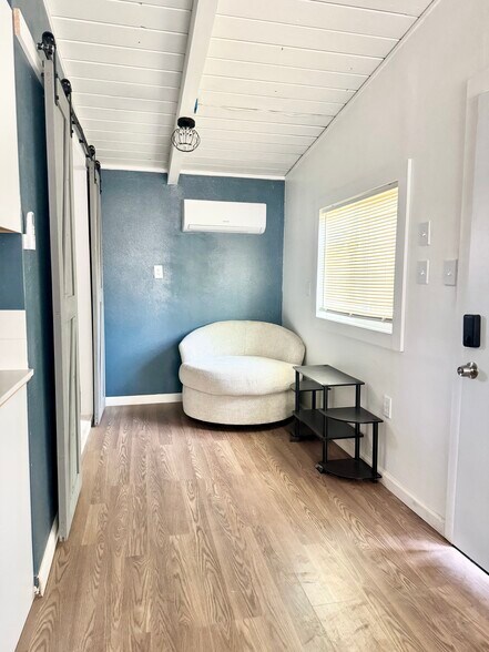 Building Photo - 6015 N Alturas Ave