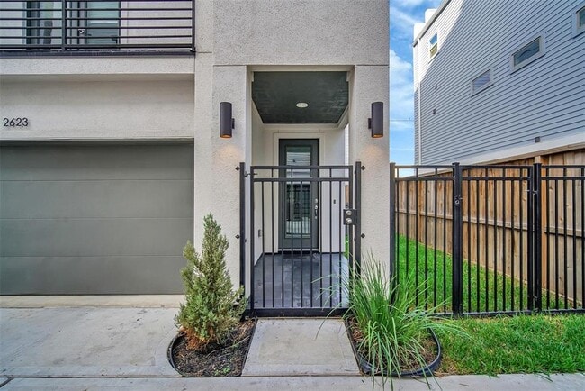 Primary Photo - 2623 Hutchins St