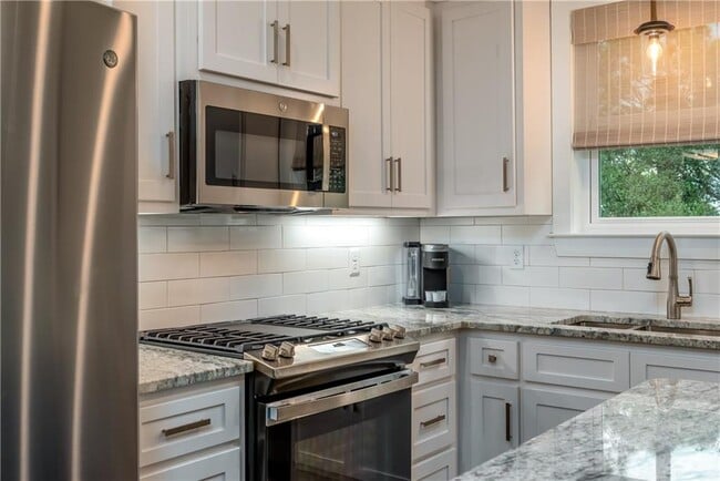 Building Photo - 500 Lemoyne Dr
