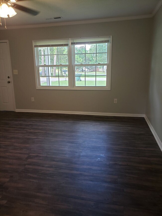 Building Photo - 114 Longwood Ln
