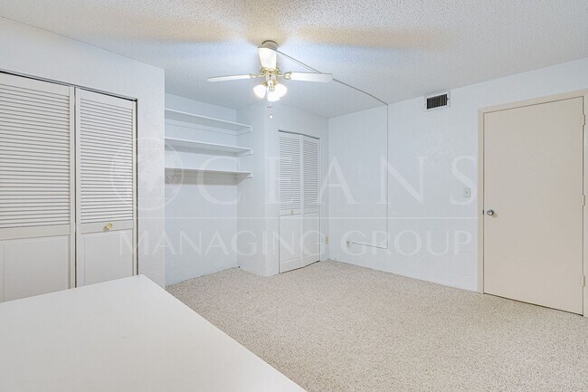 Building Photo - Centrally Located Beachside Condo in Ormond