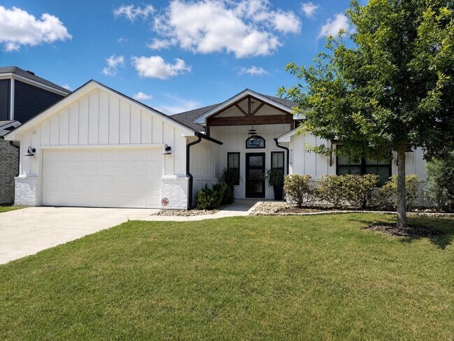 Building Photo - Modern 3 Bed / 2 Bath Home with Central Air & Updated Appliances in West Temple