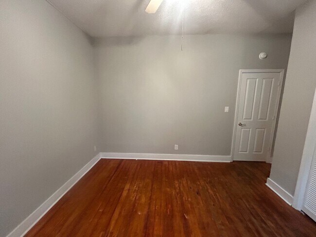 Building Photo - Historic Cayce/West Columbia Affordable  Duplex