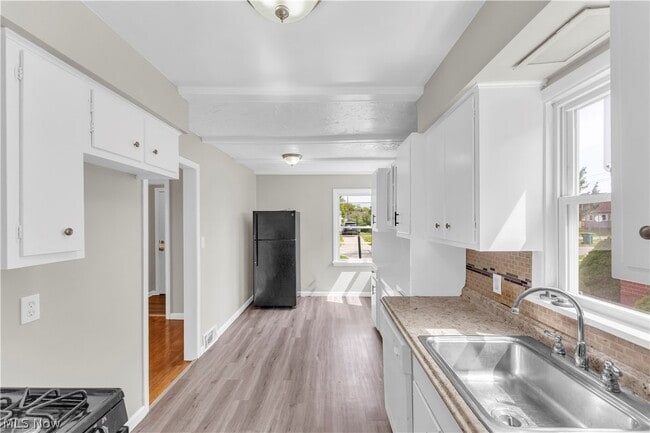 Building Photo - 21106 Gardenview Dr