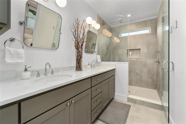 Building Photo - 1806 Garden St