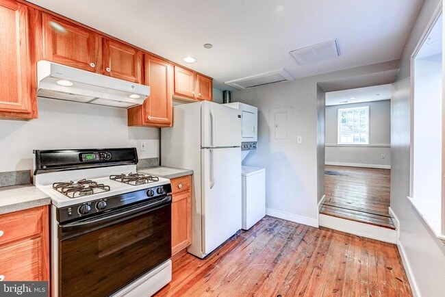 Building Photo - 802 Oella Ave